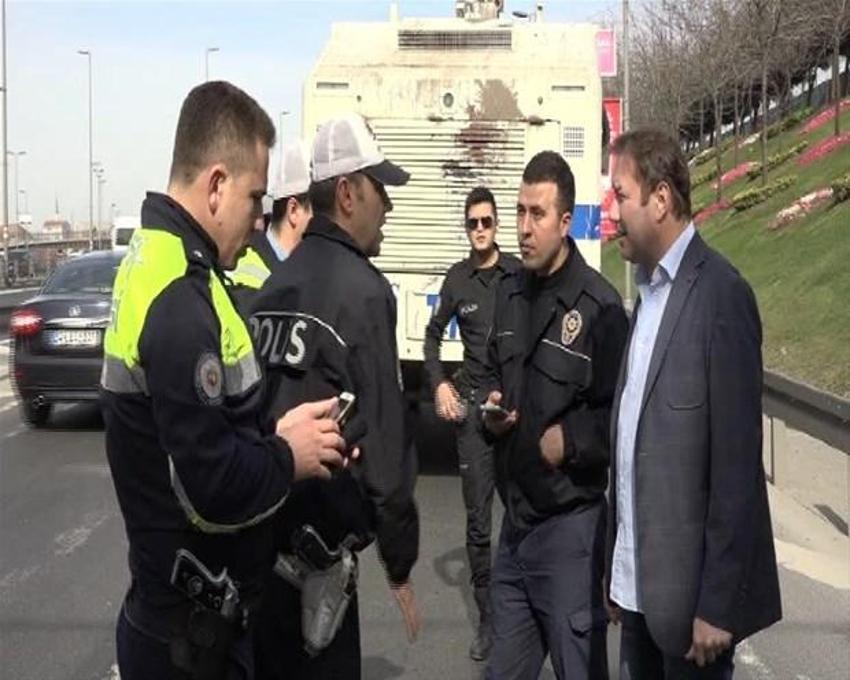 Oyuncu Şoray Uzun'un otomobiline TOMA çarptı