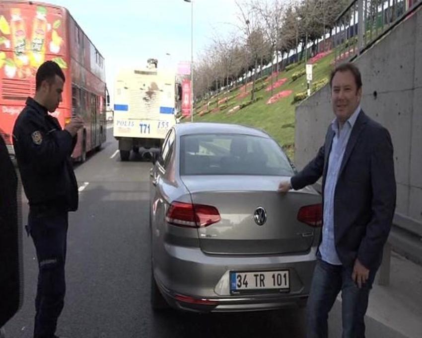 Oyuncu Şoray Uzun'un otomobiline TOMA çarptı