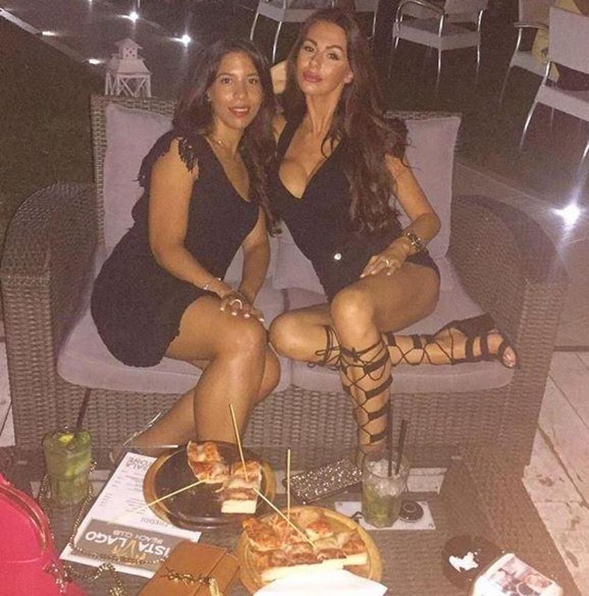 Dzemaili ve eşinden olay kareler