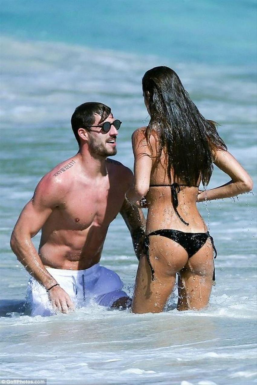 Kevin Trapp ve sevgilisi Izabel Goulart kış tatilinde