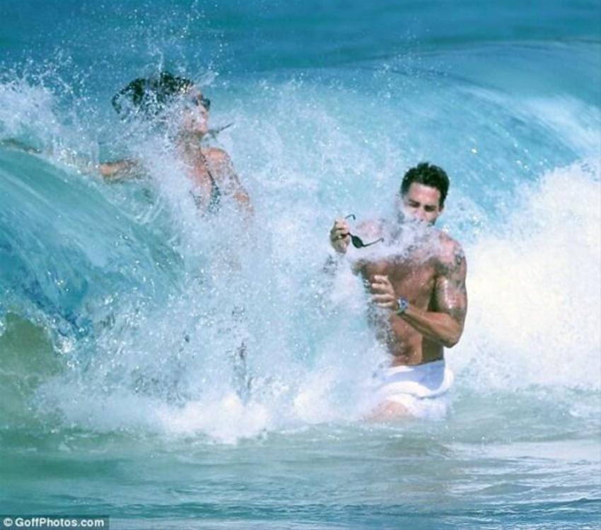 Kevin Trapp ve sevgilisi Izabel Goulart kış tatilinde