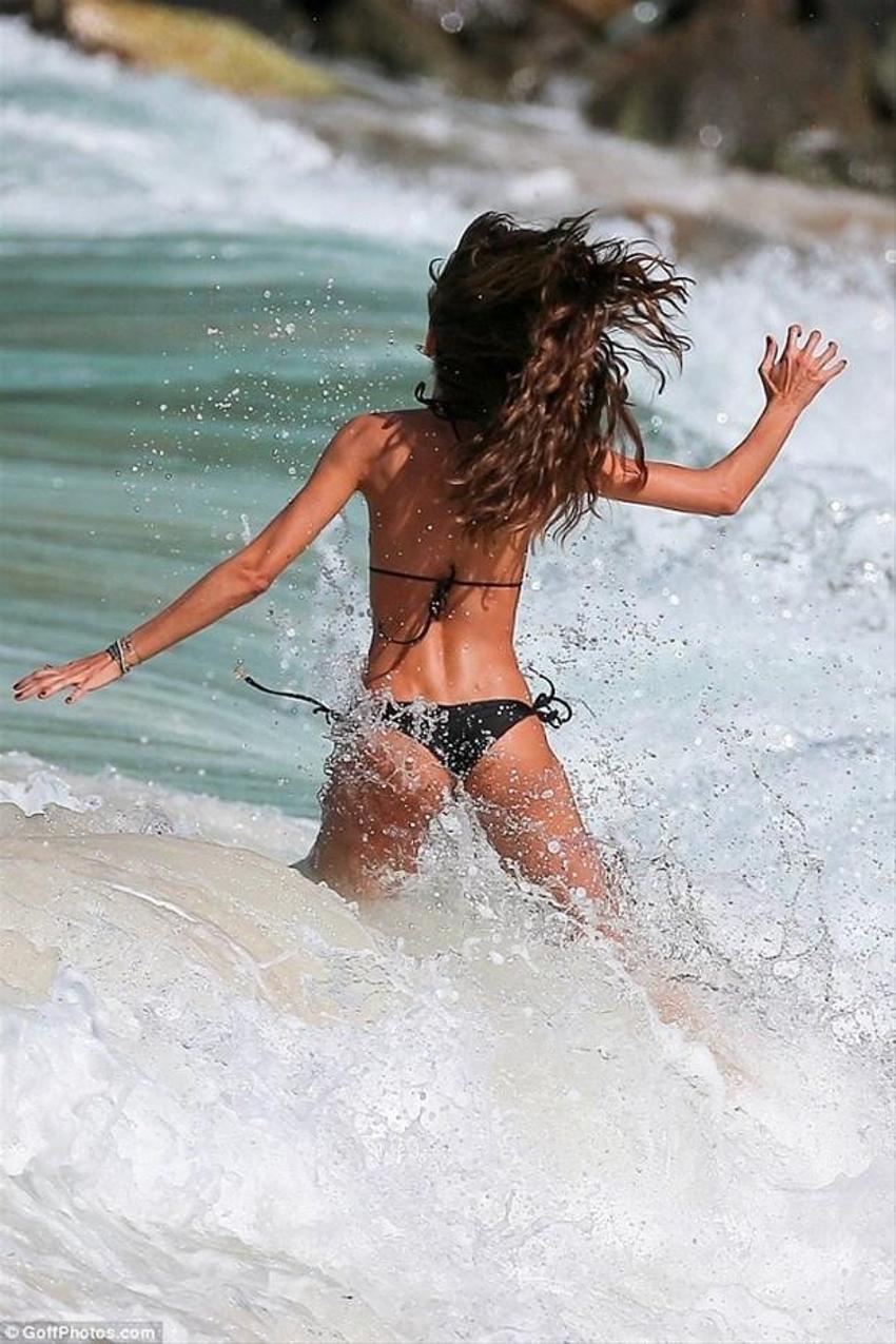 Kevin Trapp ve sevgilisi Izabel Goulart kış tatilinde