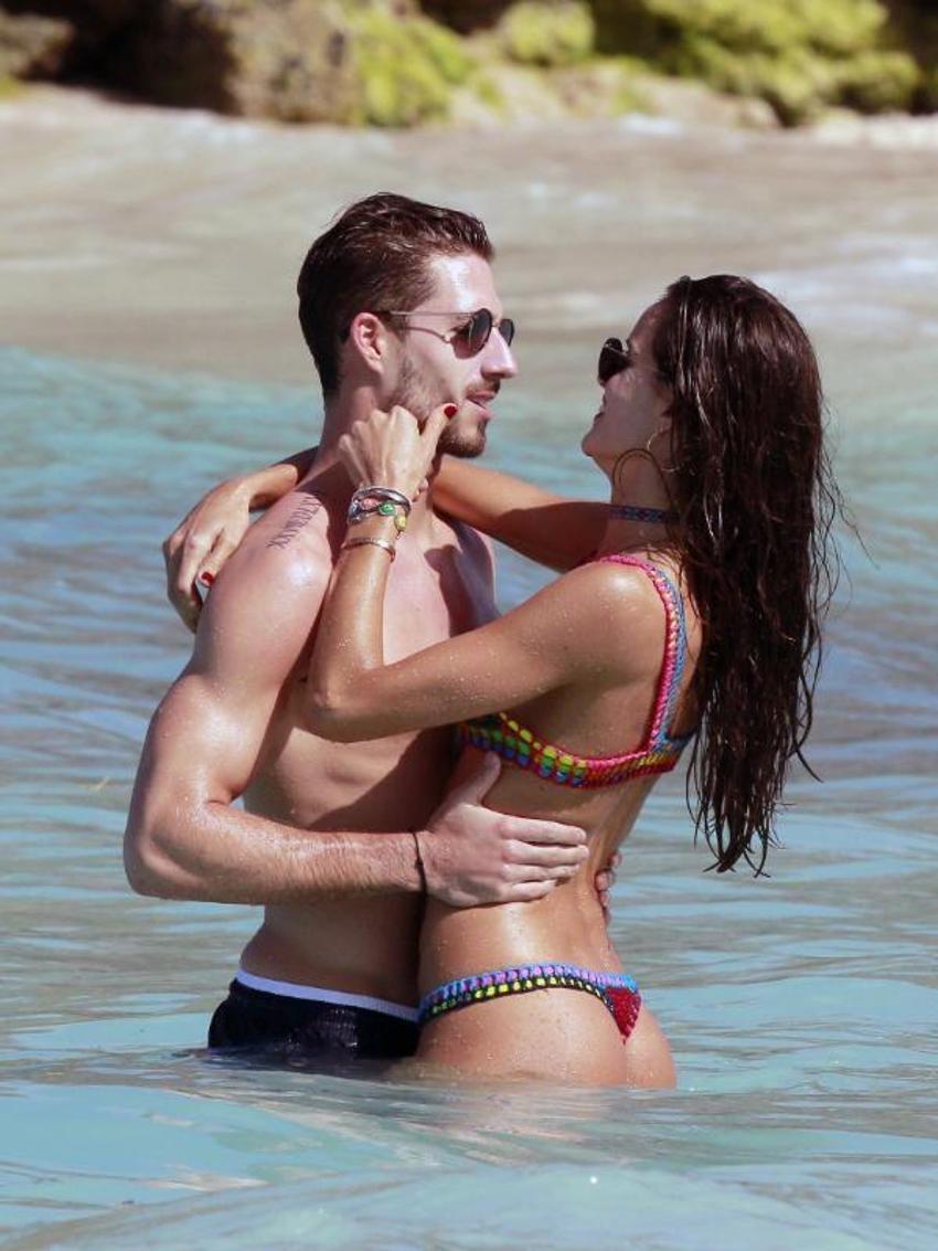 Kevin Trapp ve sevgilisi Izabel Goulart kış tatilinde