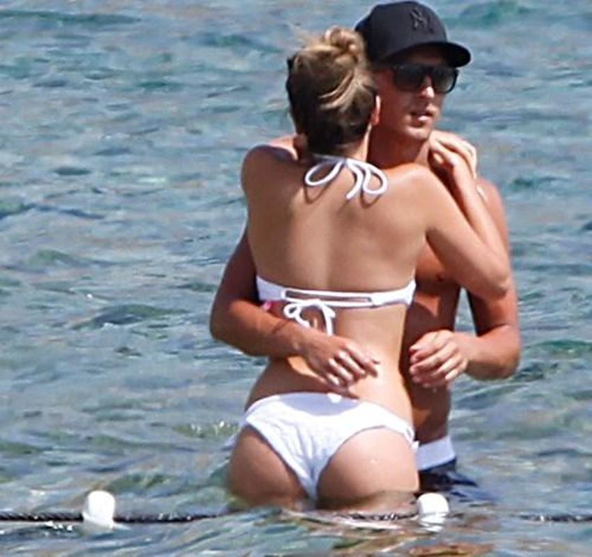 Mesut Özil'in sevgilisi Mandy Capristo, Özil'i sildi!
