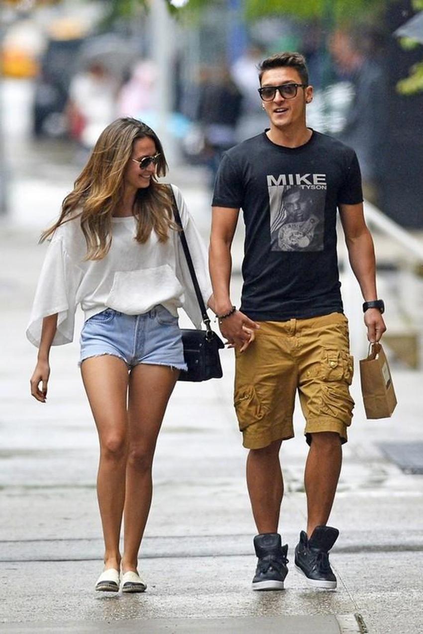 Mesut Özil'in sevgilisi Mandy Capristo, Özil'i sildi!