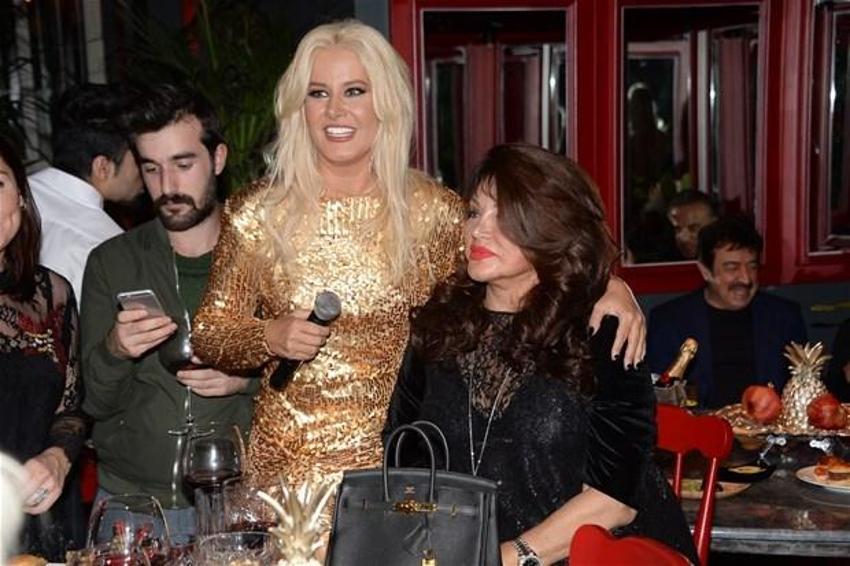 Banu Zorlu'dan çoraplı tanıtım