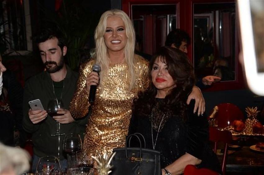 Banu Zorlu'dan çoraplı tanıtım