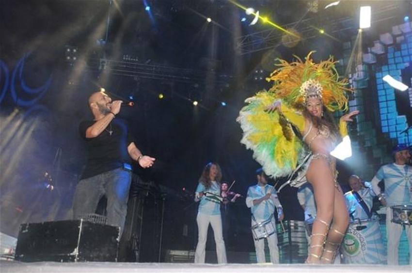 Sahnede samba şov