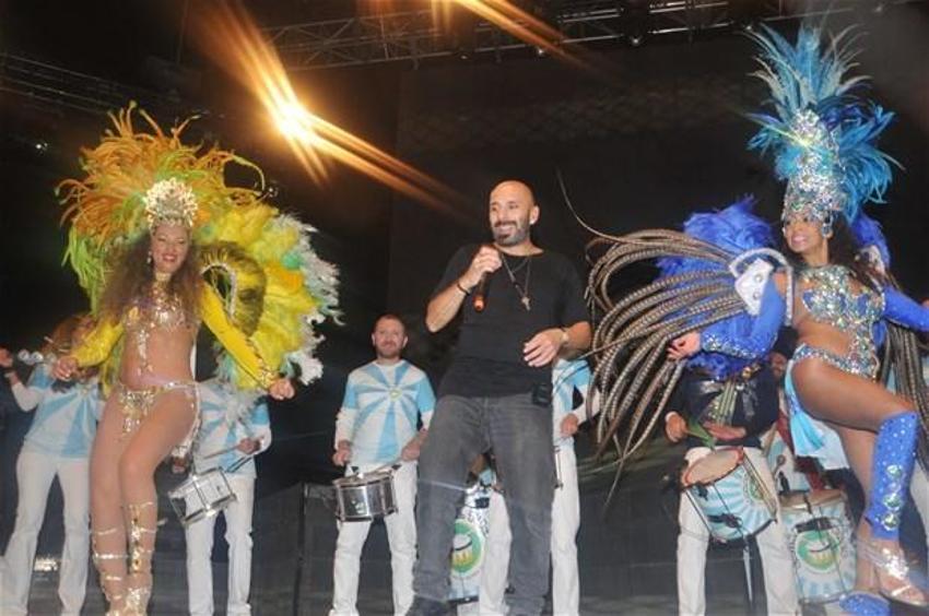 Sahnede samba şov