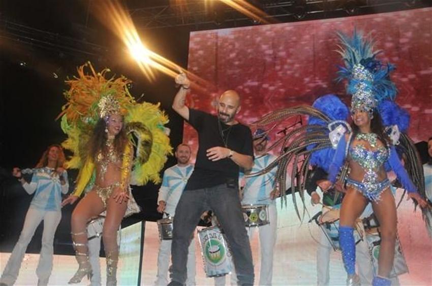 Sahnede samba şov