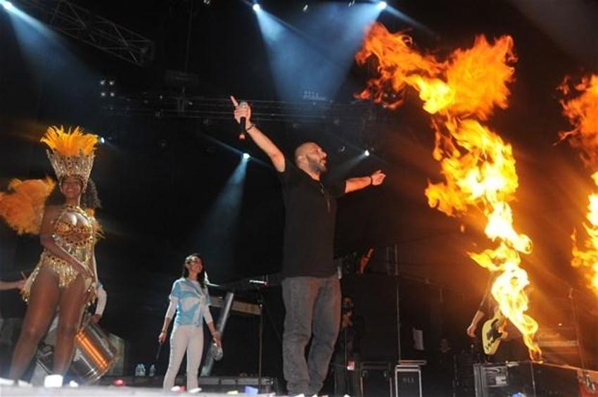 Sahnede samba şov