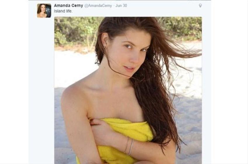 Yozgatlı Dayı Amanda Cerny'e Türk bayrağı astırdı!