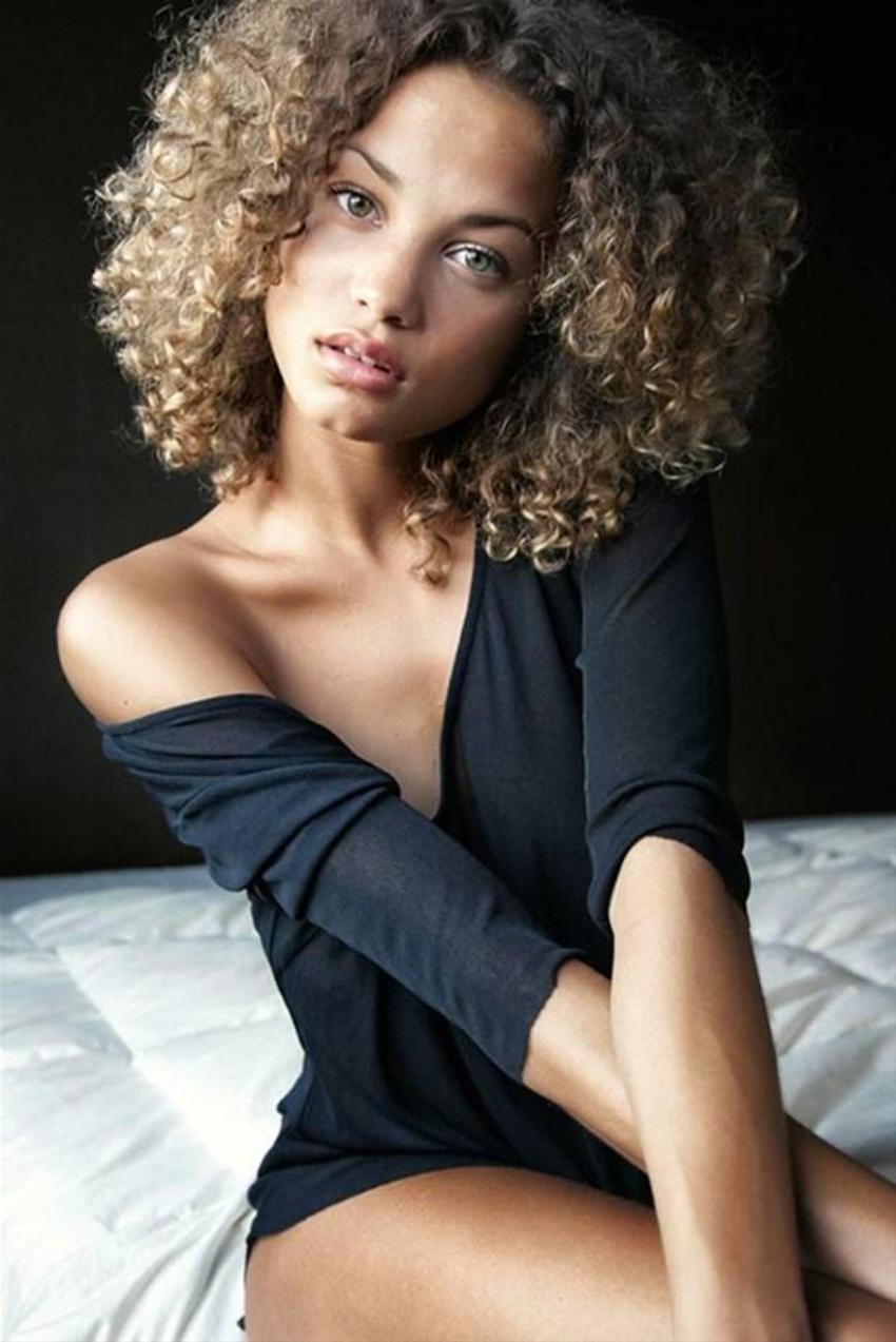 Rose Bertram Paris'i fethetti!