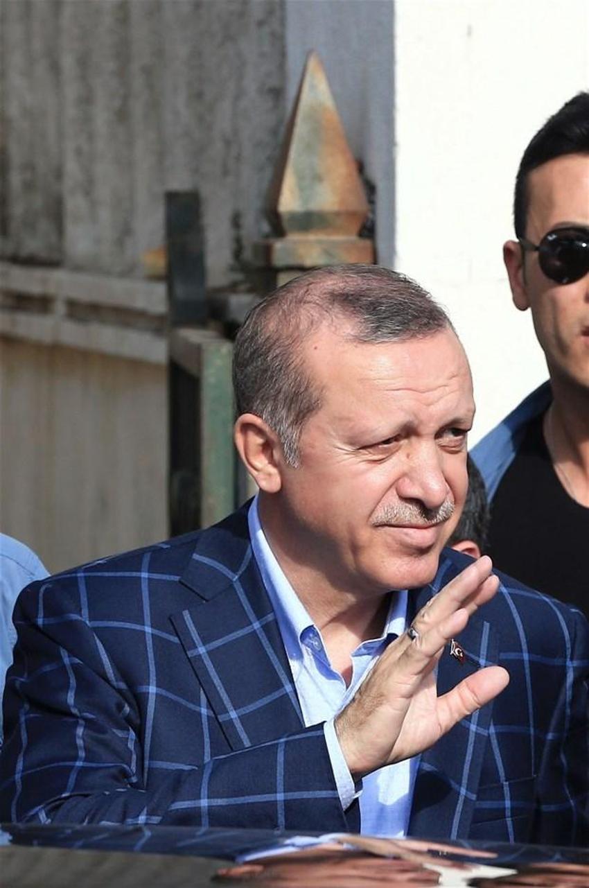 Cumhurbaşkanı Erdoğan'dan kabir ziyareti