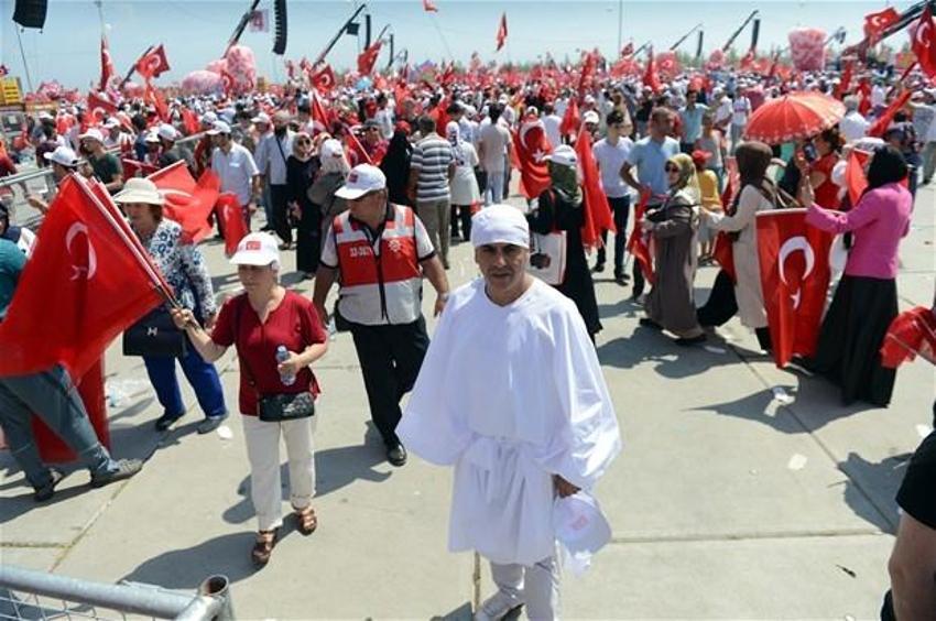 Milyonlar demokrasi için Yenikapı'nın yolunu tuttu