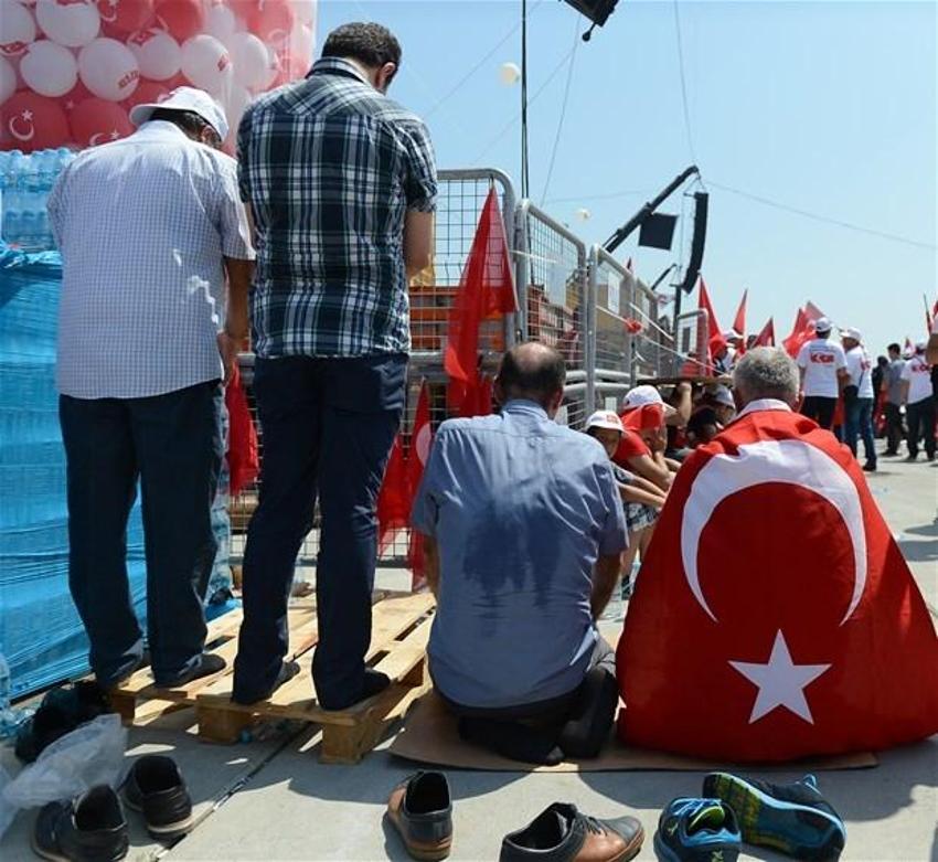 Milyonlar demokrasi için Yenikapı'nın yolunu tuttu
