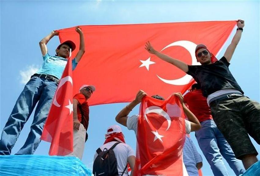 Milyonlar demokrasi için Yenikapı'nın yolunu tuttu