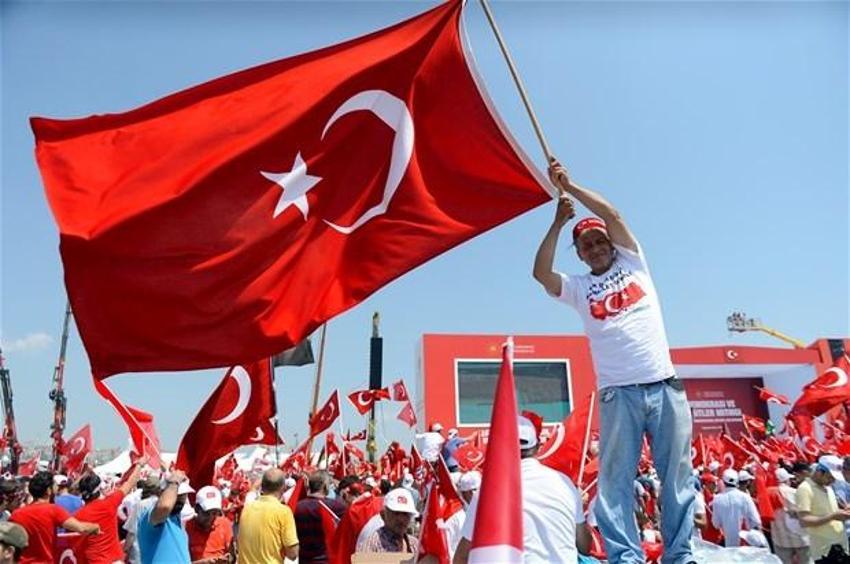 Milyonlar demokrasi için Yenikapı'nın yolunu tuttu