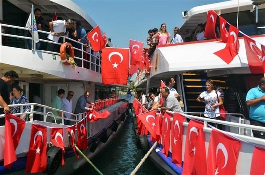 Milyonlar demokrasi için Yenikapı'nın yolunu tuttu