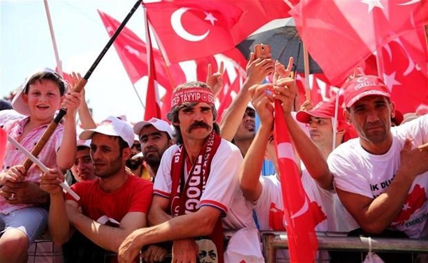 Milyonlar demokrasi için Yenikapı'nın yolunu tuttu