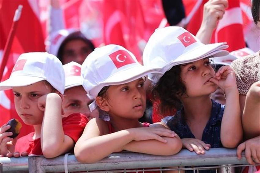 Milyonlar demokrasi için Yenikapı'nın yolunu tuttu