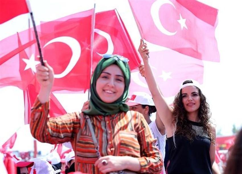 Milyonlar demokrasi için Yenikapı'nın yolunu tuttu