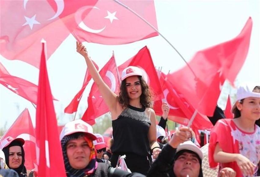 Milyonlar demokrasi için Yenikapı'nın yolunu tuttu