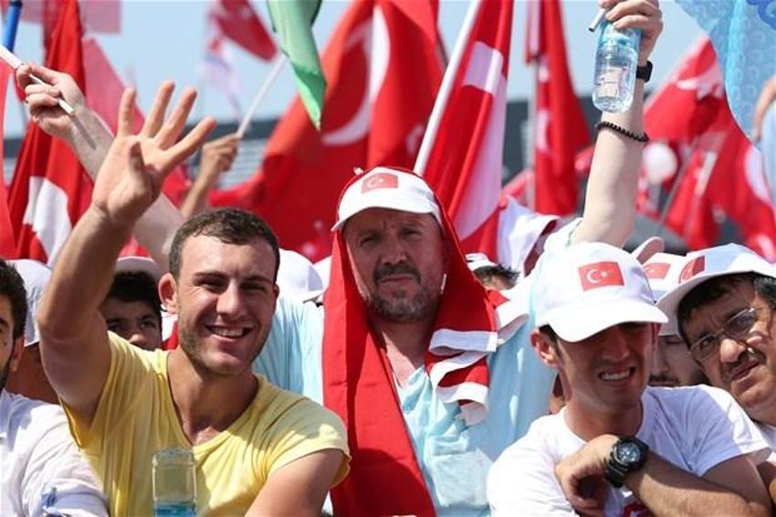 Milyonlar demokrasi için Yenikapı'nın yolunu tuttu