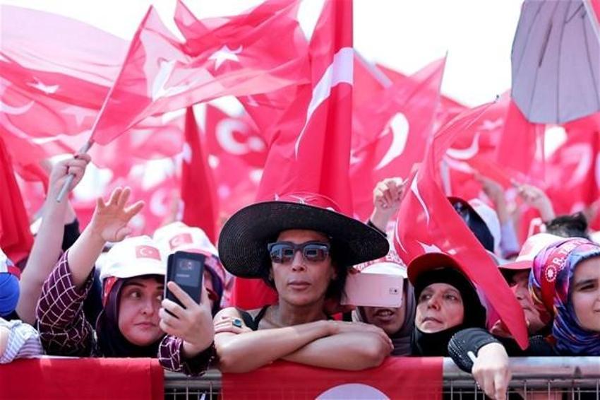 Milyonlar demokrasi için Yenikapı'nın yolunu tuttu