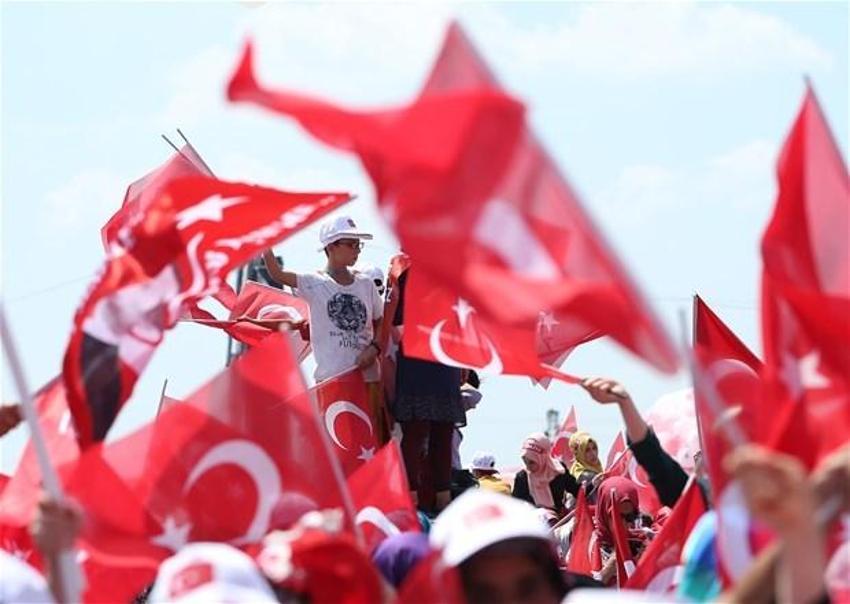 Milyonlar demokrasi için Yenikapı'nın yolunu tuttu