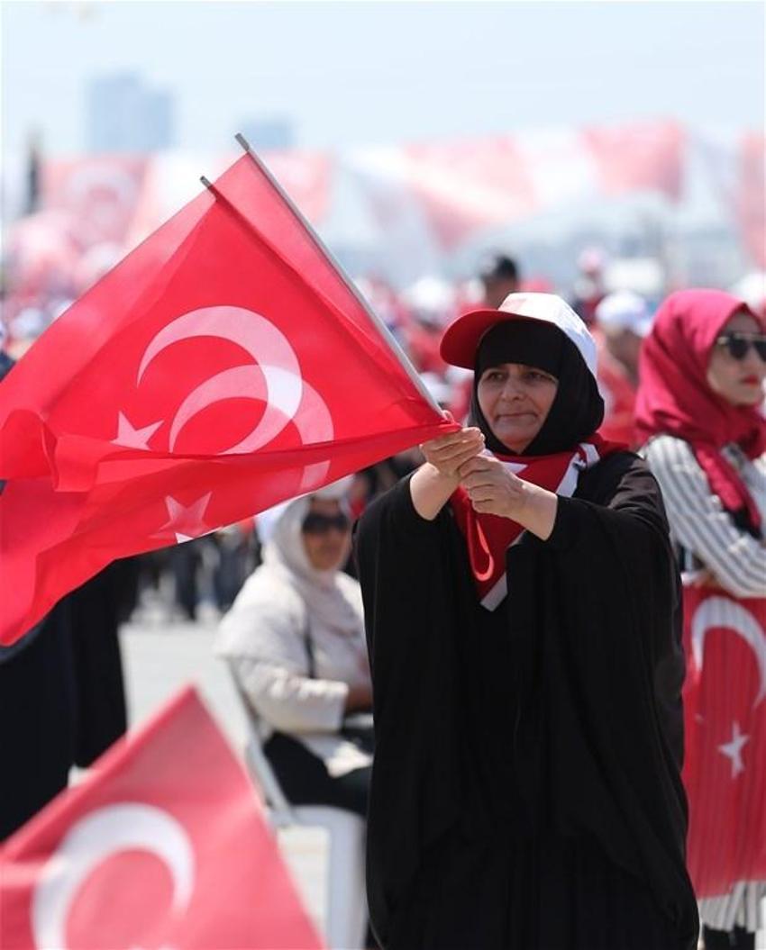 Milyonlar demokrasi için Yenikapı'nın yolunu tuttu
