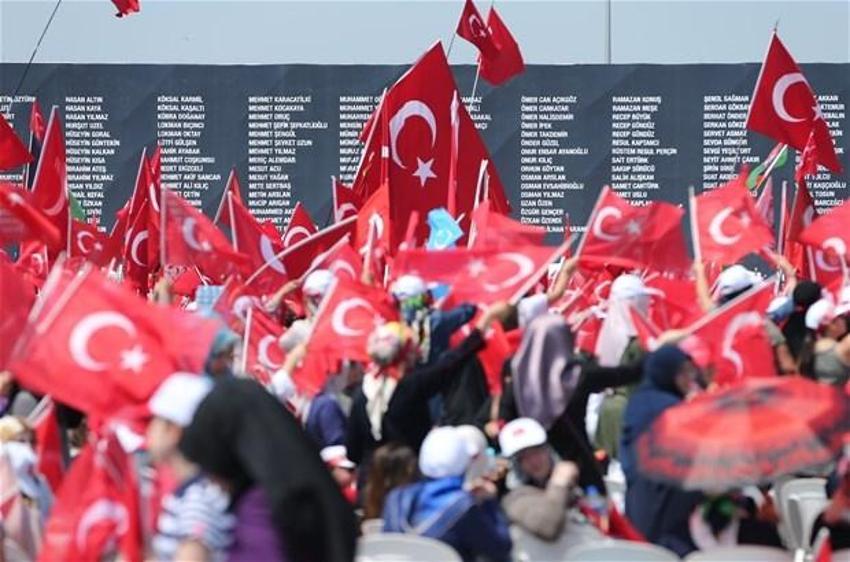 Milyonlar demokrasi için Yenikapı'nın yolunu tuttu