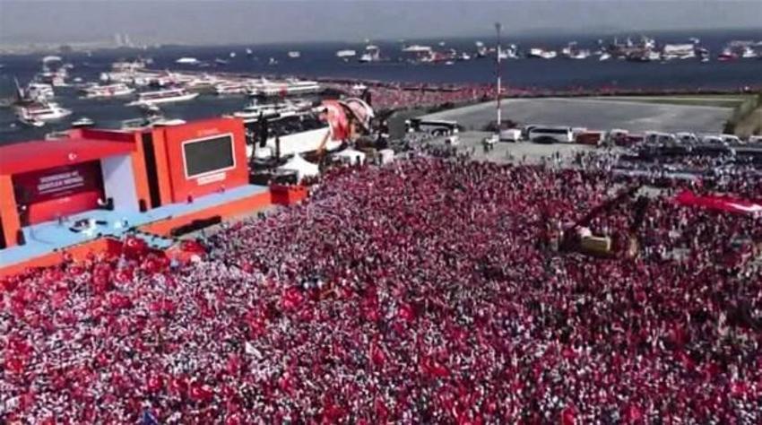 Milyonlar demokrasi için Yenikapı'nın yolunu tuttu