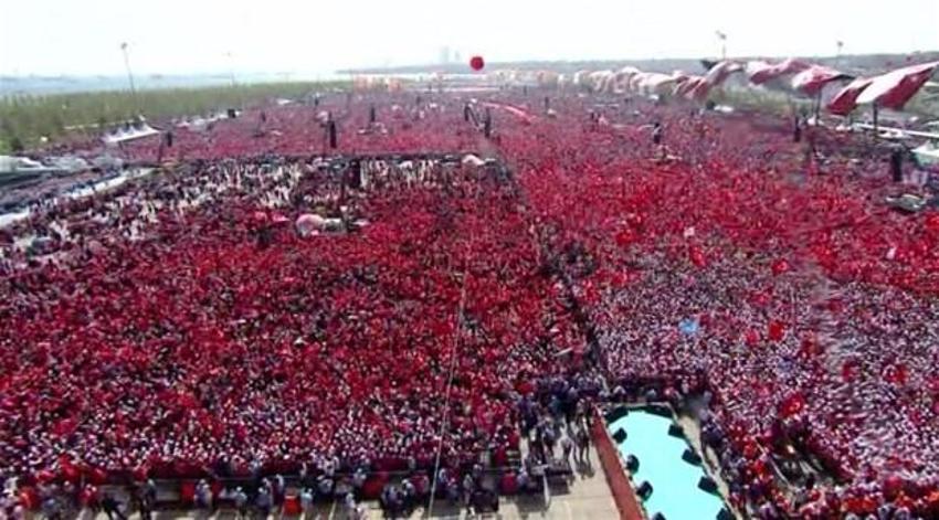 Milyonlar demokrasi için Yenikapı'nın yolunu tuttu