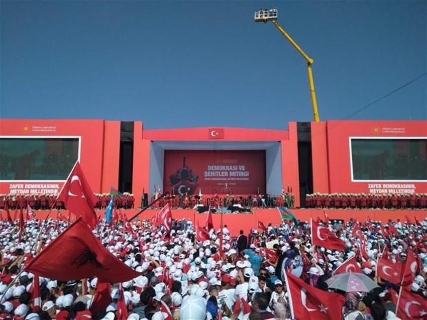 Milyonlar demokrasi için Yenikapı'nın yolunu tuttu