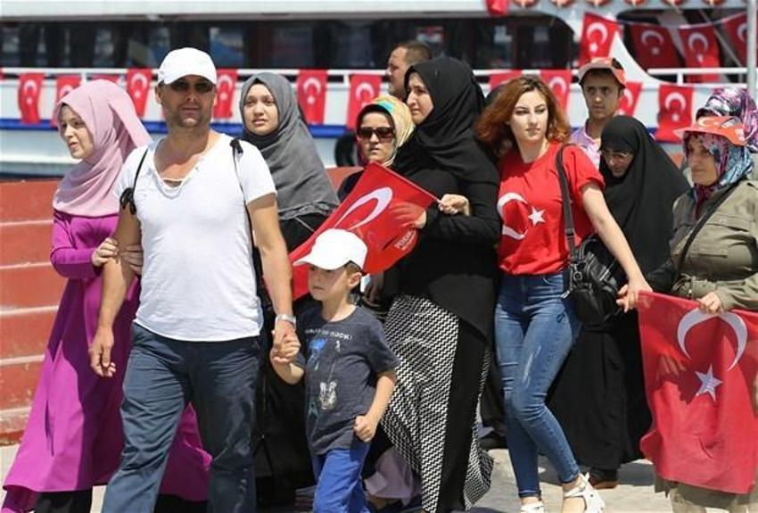 Milyonlar demokrasi için Yenikapı'nın yolunu tuttu