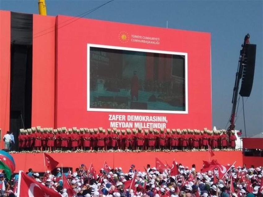 Milyonlar demokrasi için Yenikapı'nın yolunu tuttu