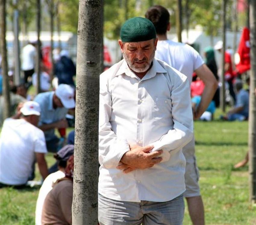 Milyonlar demokrasi için Yenikapı'nın yolunu tuttu