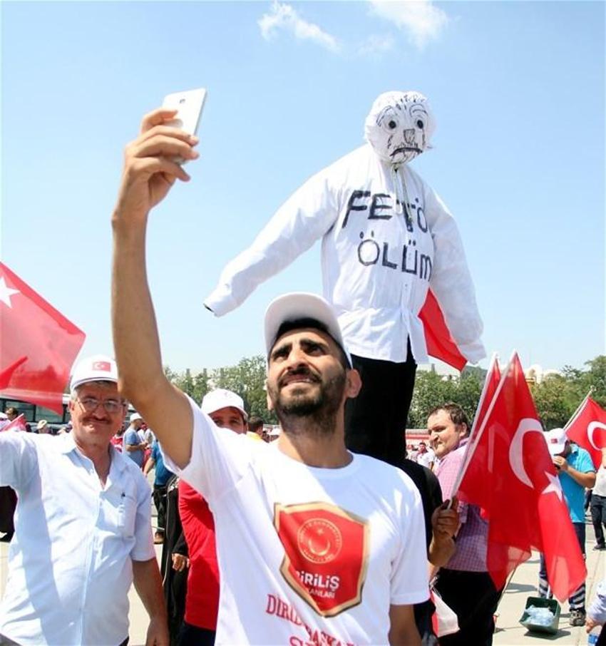 Milyonlar demokrasi için Yenikapı'nın yolunu tuttu