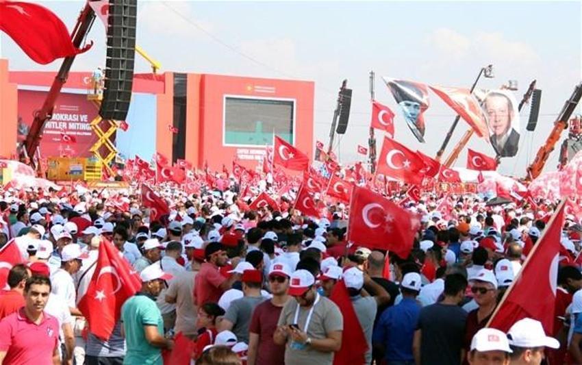 Milyonlar demokrasi için Yenikapı'nın yolunu tuttu