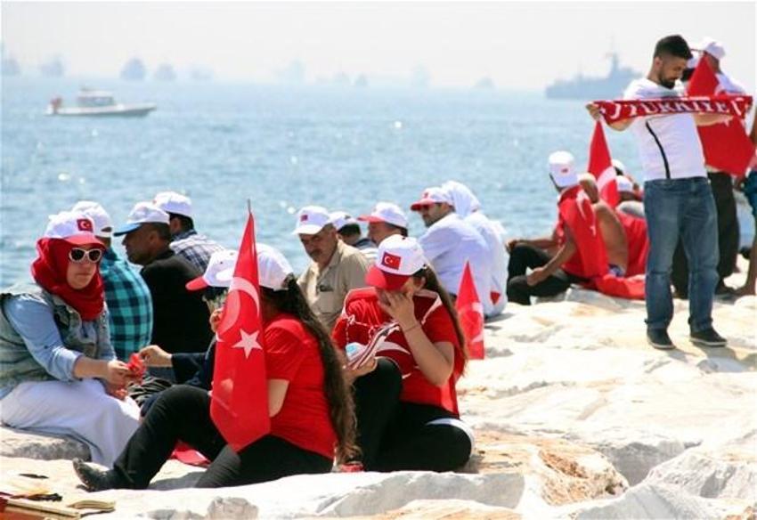 Milyonlar demokrasi için Yenikapı'nın yolunu tuttu