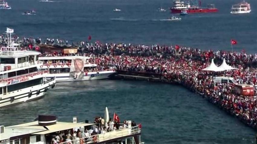Milyonlar demokrasi için Yenikapı'nın yolunu tuttu