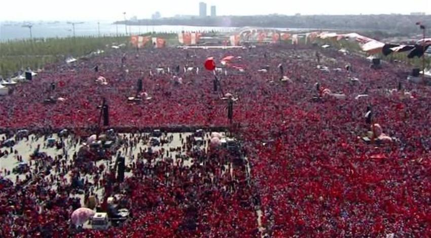 Milyonlar demokrasi için Yenikapı'nın yolunu tuttu