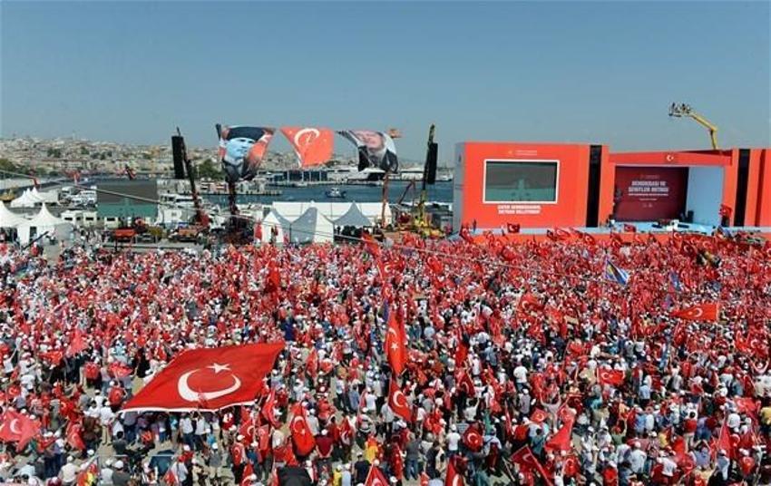 Milyonlar demokrasi için Yenikapı'nın yolunu tuttu