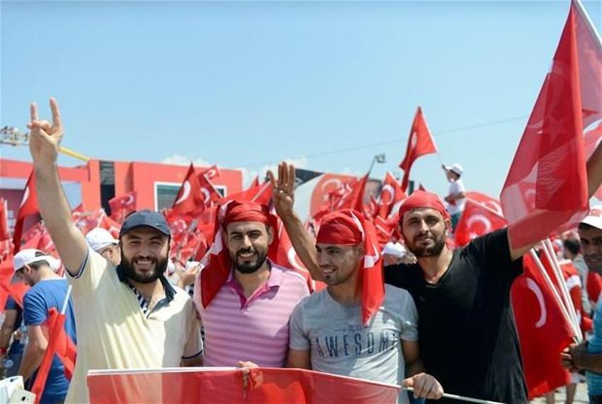 Milyonlar demokrasi için Yenikapı'nın yolunu tuttu