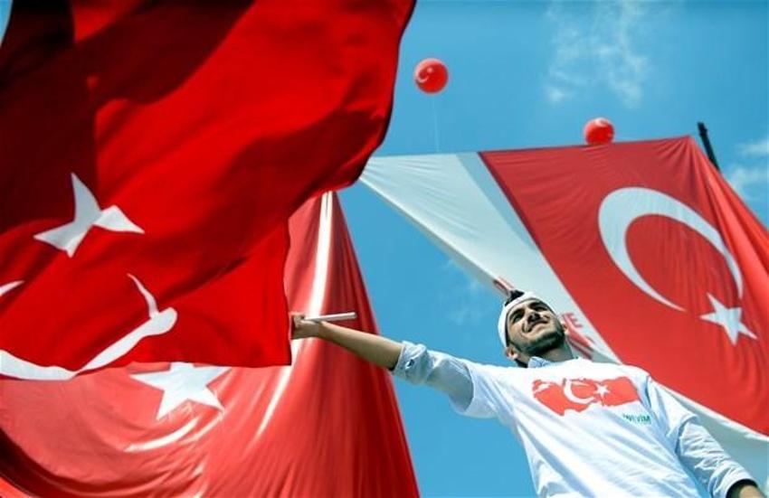 Milyonlar demokrasi için Yenikapı'nın yolunu tuttu