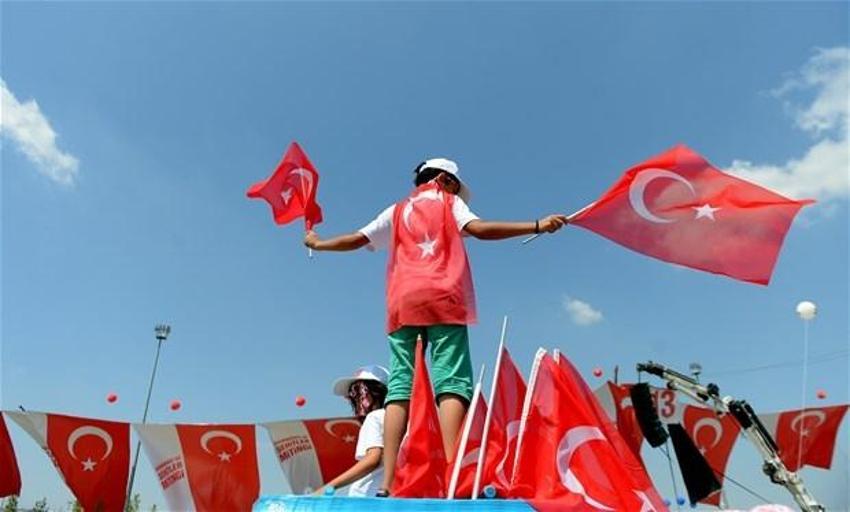 Milyonlar demokrasi için Yenikapı'nın yolunu tuttu