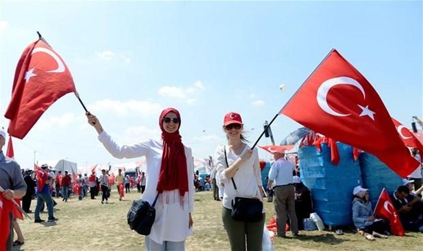 Milyonlar demokrasi için Yenikapı'nın yolunu tuttu