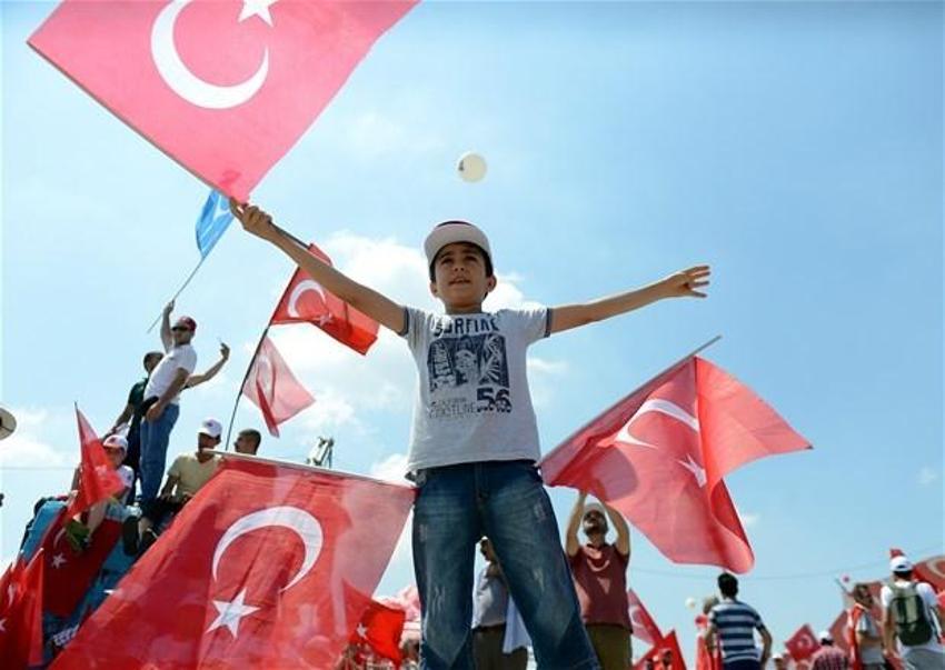 Milyonlar demokrasi için Yenikapı'nın yolunu tuttu