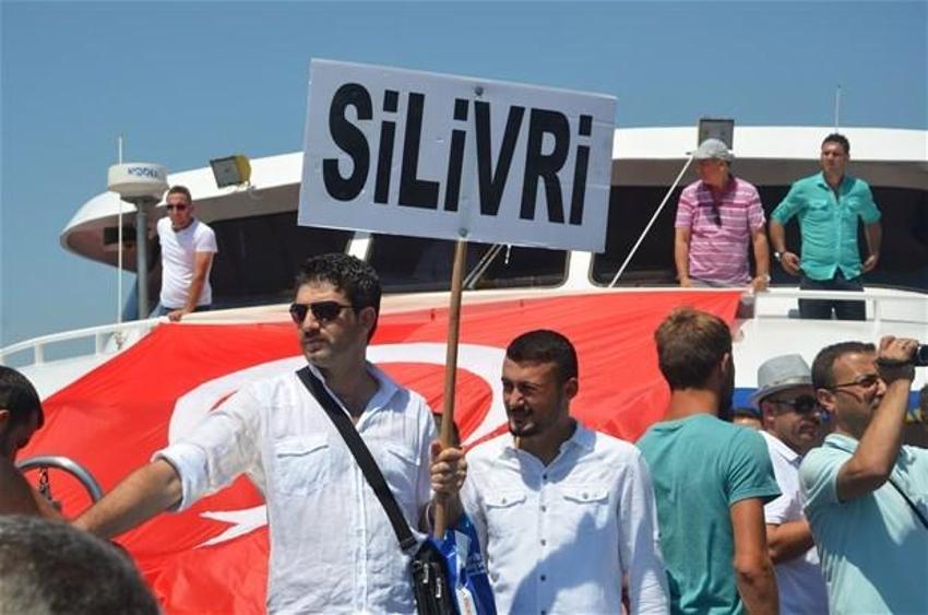 Milyonlar demokrasi için Yenikapı'nın yolunu tuttu